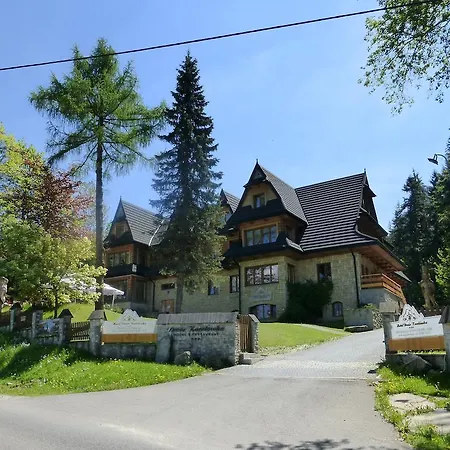 Dwór Karolówka Szálloda